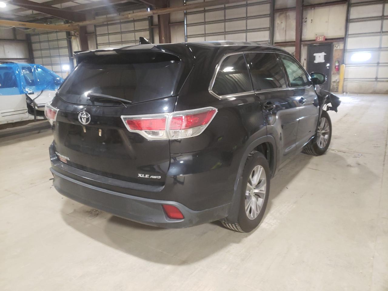 Photo 4 from auction – 2015 TOYOTA HIGHLANDER with VIN 5TDJKRFH5FS217128