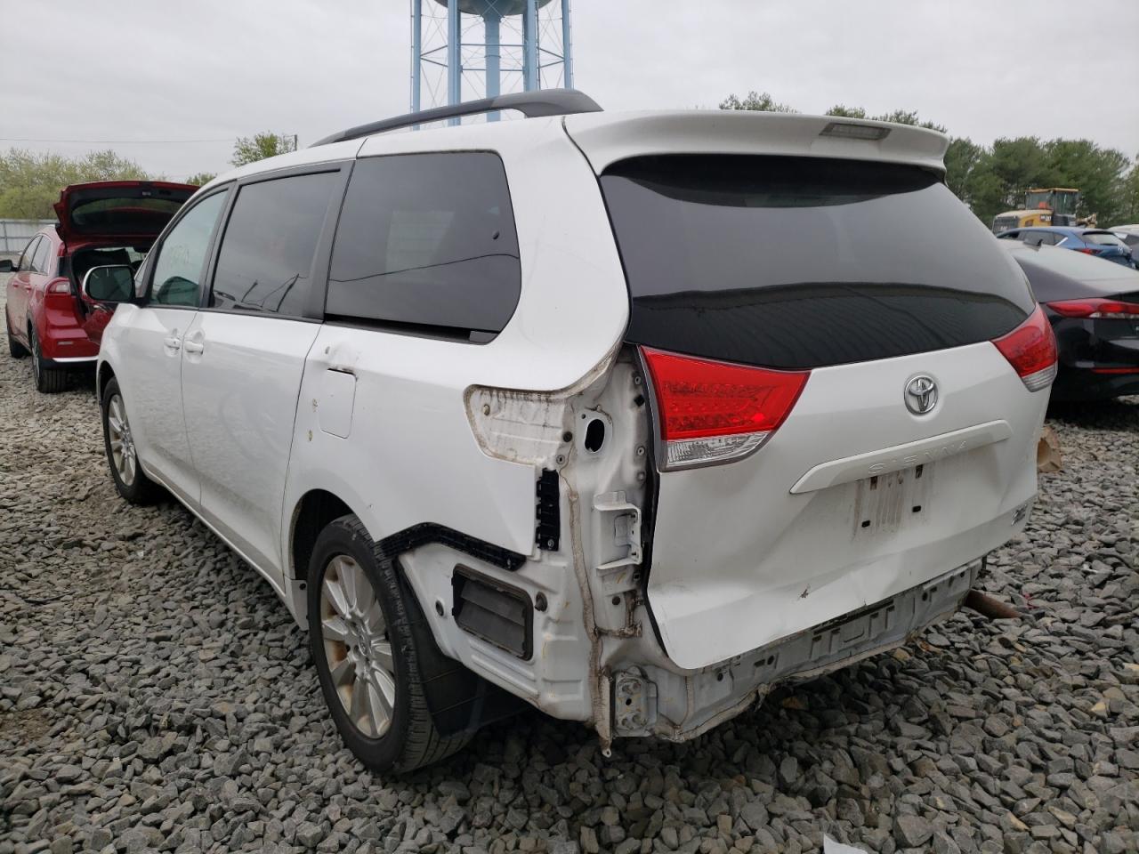 Photo 3 from auction – 2014 TOYOTA SIENNA XLE with VIN 5TDDK3DC5ES079767