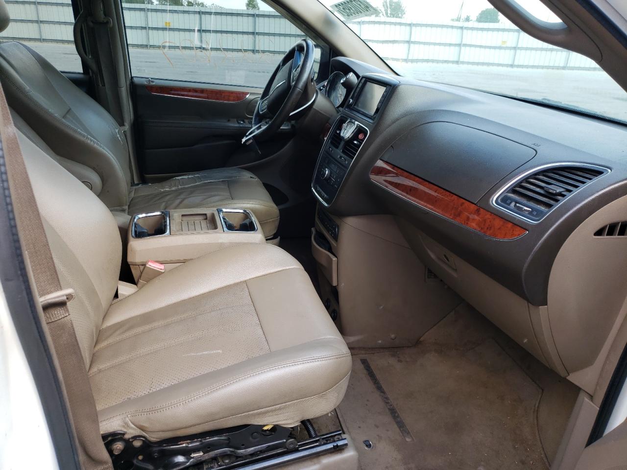 Photo 5 from auction – 2013 CHRYSLER TOWN & COU with VIN 2C4RC1CG0DR534088