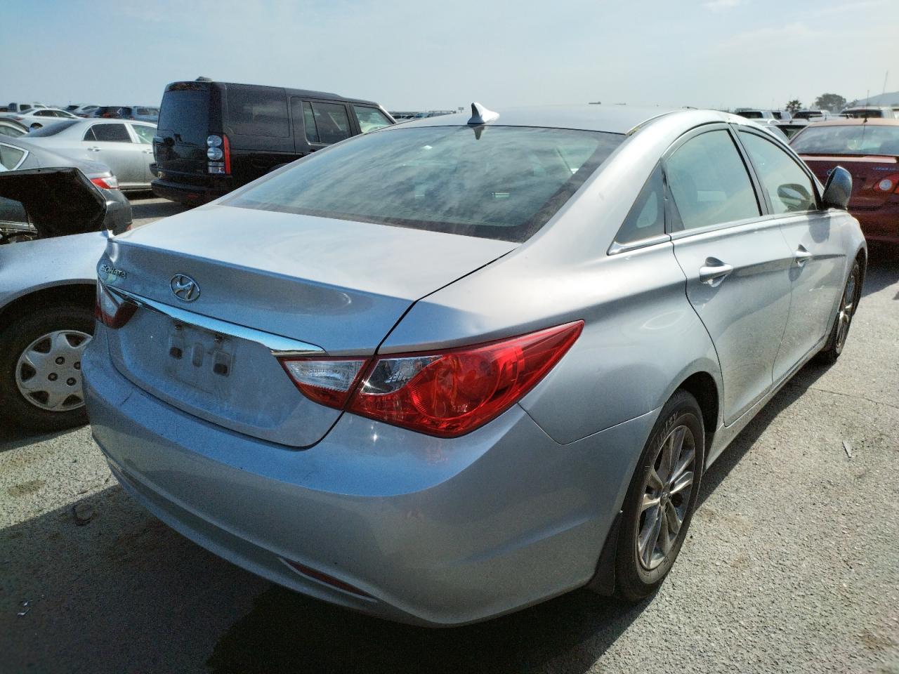 Photo 4 from auction – 2011 HYUNDAI SONATA GLS with VIN 5NPEB4AC3BH157558