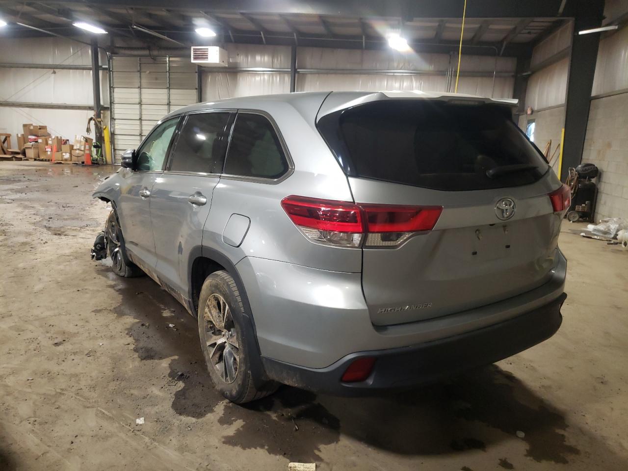 Photo 3 from auction – 2019 TOYOTA HIGHLANDER with VIN 5TDBZRFH5KS962682
