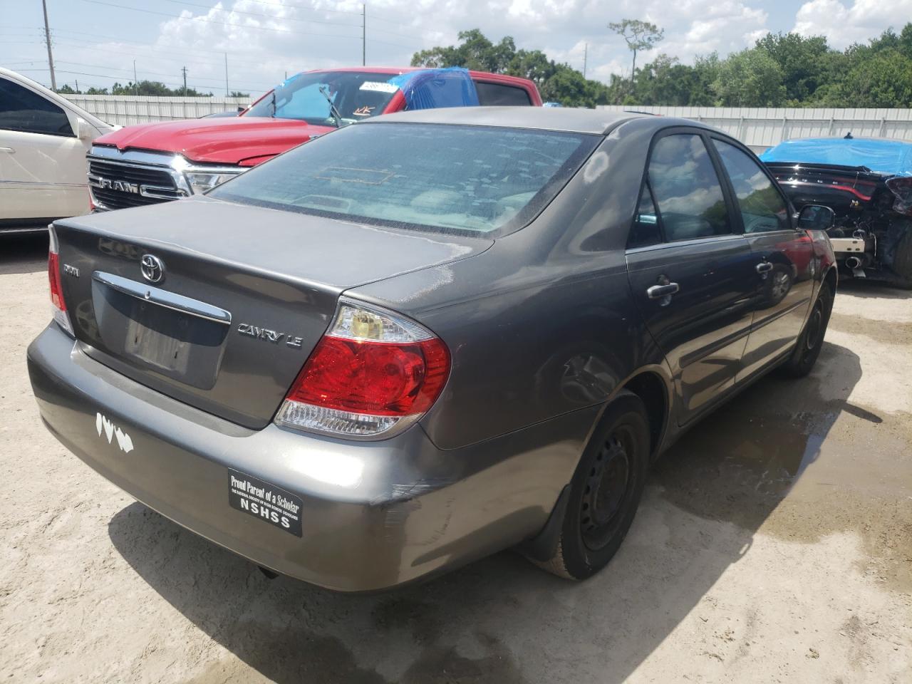 Photo 4 from auction – 2005 TOYOTA CAMRY LE with VIN 4T1BE30K75U947724