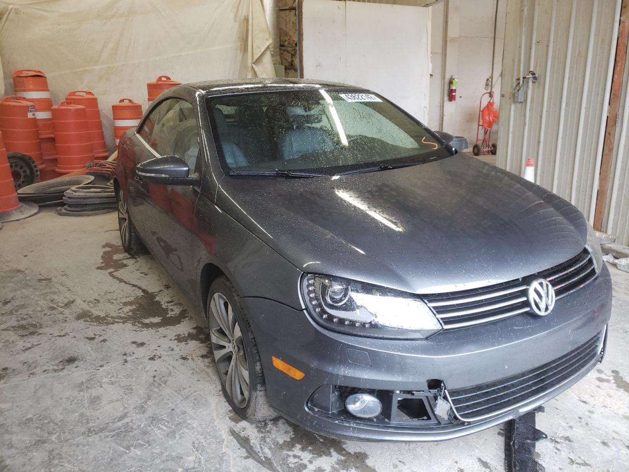 VOLKSWAGEN EOS LUX 2013 with VIN WVWFW8AH7DV002400 - Photo from auction