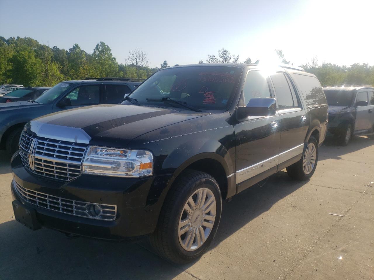 Photo 2 from auction – 2014 LINCOLN NAVIGATOR with VIN 5LMJJ3H54EEL08438
