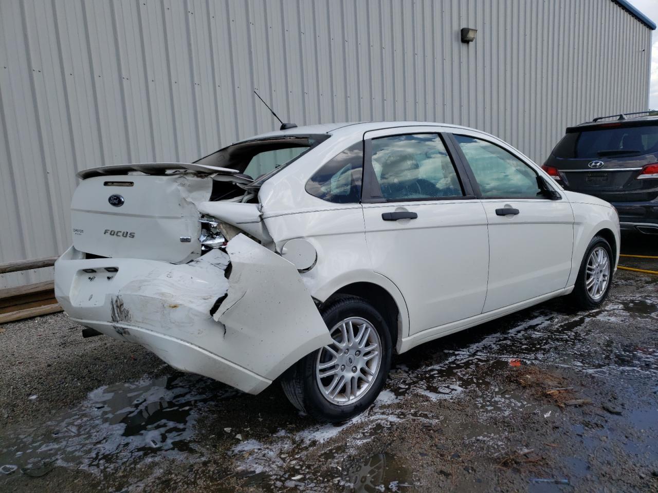 Photo 16 from auction – 2011 FORD FOCUS SE with VIN 1FAHP3FN4BW140979