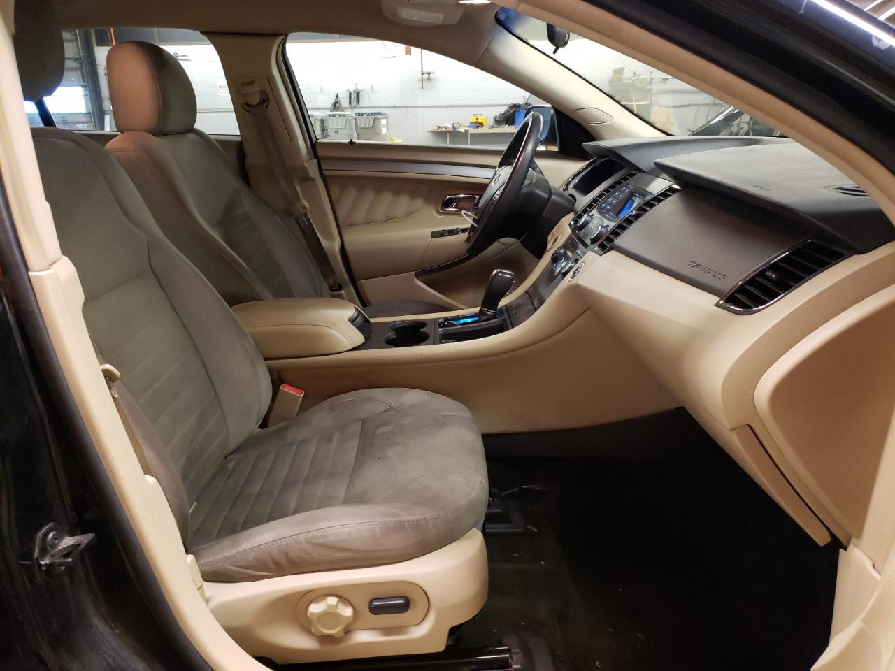 Photo 5 from auction – 2014 FORD TAURUS SE with VIN 1FAHP2D88EG125245