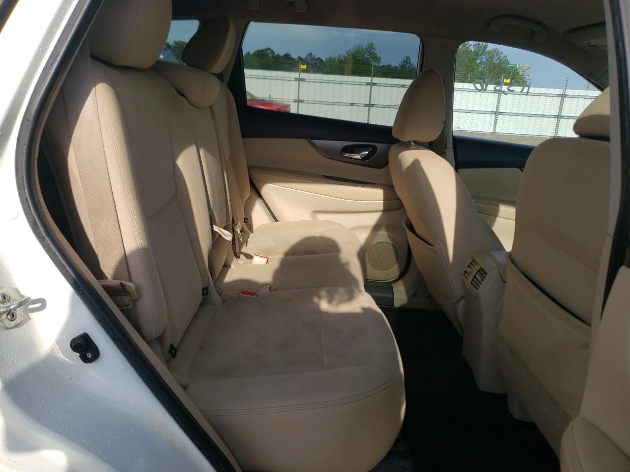 Photo 6 from auction – 2016 NISSAN ROGUE S with VIN KNMAT2MT0GP695531