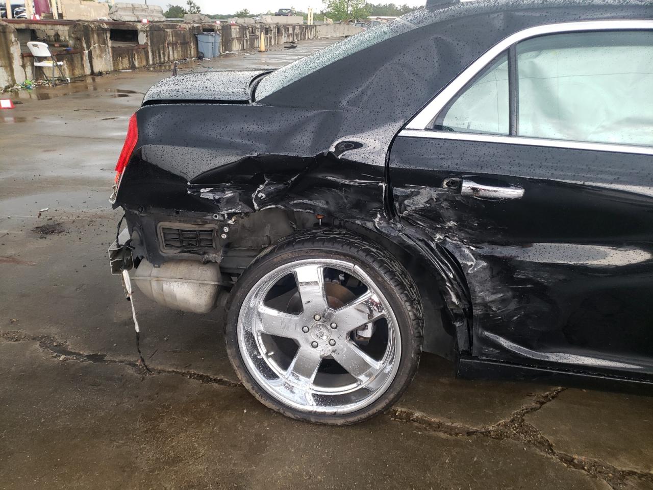 Photo 9 from auction – 2015 CHRYSLER 300 LIMITE with VIN 2C3CCAAG2FH893870
