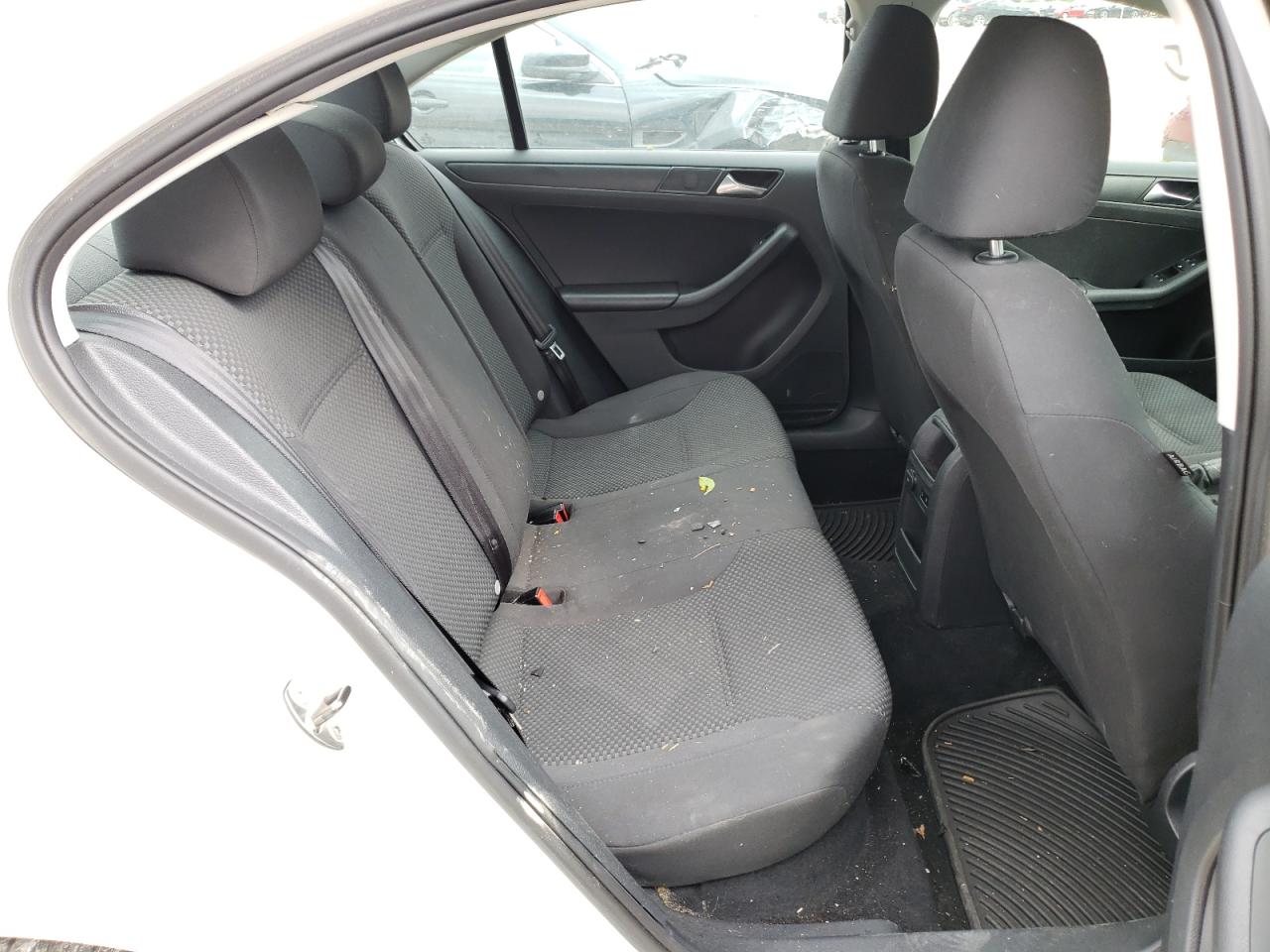 Photo 6 from auction – 2013 VOLKSWAGEN JETTA BASE with VIN 3VW2K7AJ8DM254767