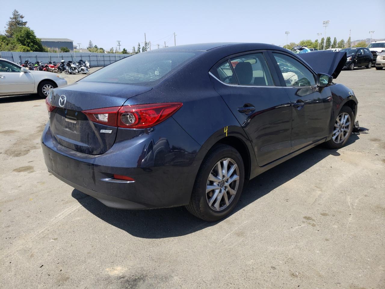 Photo 4 from auction – 2017 MAZDA 3 SPORT with VIN 3MZBN1U79HM102409
