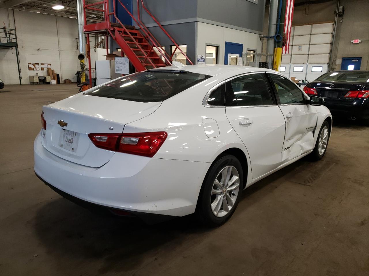 Photo 4 from auction – 2017 CHEVROLET MALIBU LT with VIN 1G1ZE5ST3HF194182