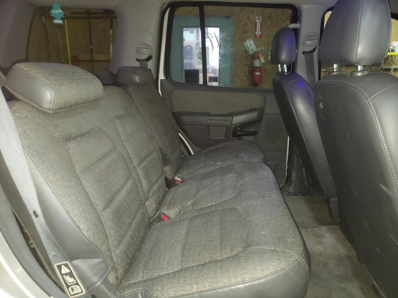 Photo 6 from auction – 2002 FORD EXPLORER X with VIN 1FMZU72EX2ZC29115