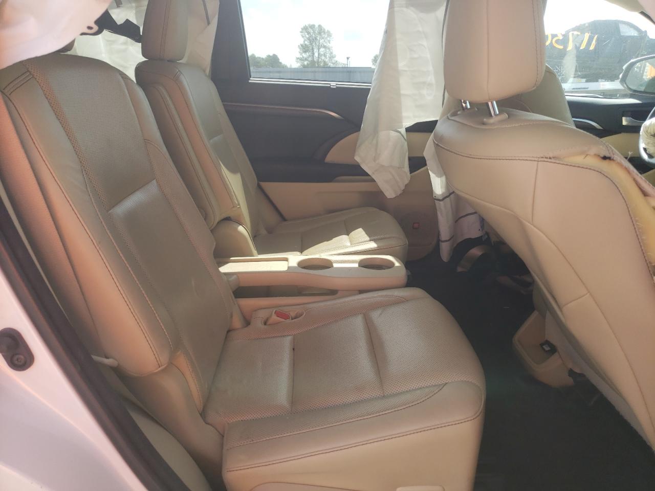 Photo 6 from auction – 2015 TOYOTA HIGHLANDER with VIN 5TDDKRFH7FS075006