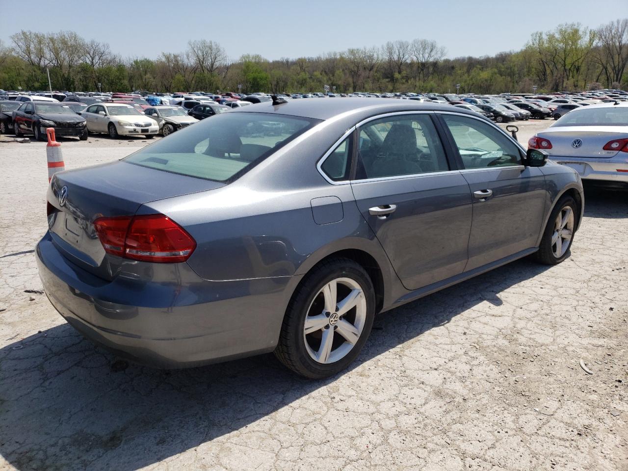 Photo 4 from auction – 2014 VOLKSWAGEN PASSAT SE with VIN 1VWBT7A36EC118672