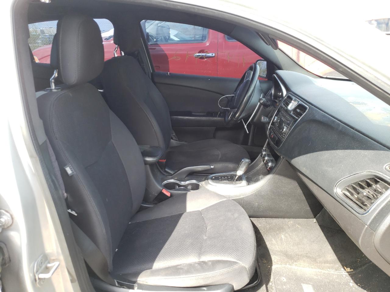 Photo 5 from auction – 2012 CHRYSLER 200 TOURIN with VIN 1C3CCBBG4CN249715
