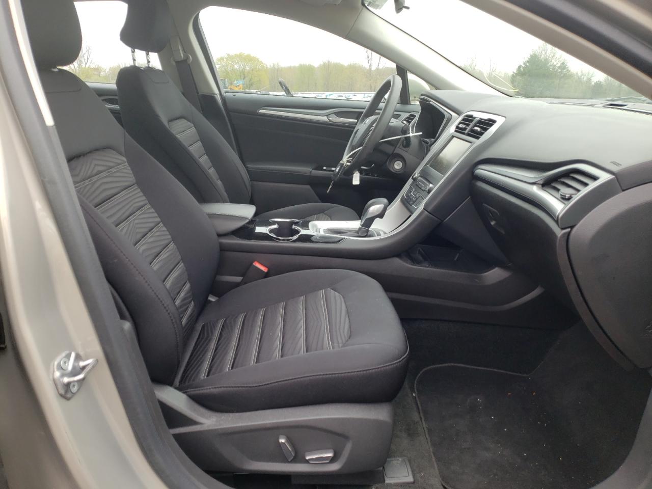 Photo 5 from auction – 2016 FORD FUSION SE with VIN 3FA6P0H74GR192188