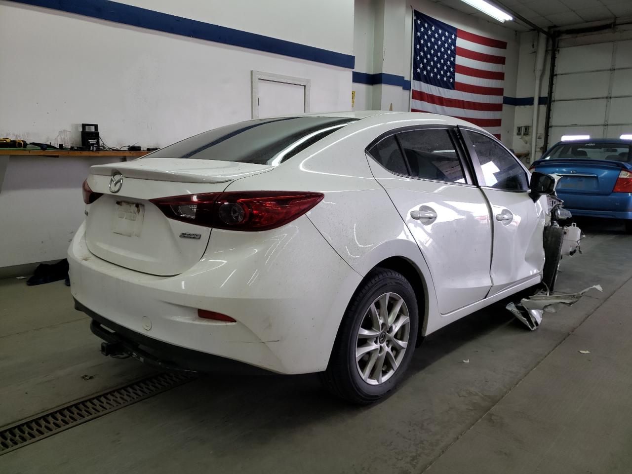 Photo 4 from auction – 2014 MAZDA 3 TOURING with VIN JM1BM1V72E1180415