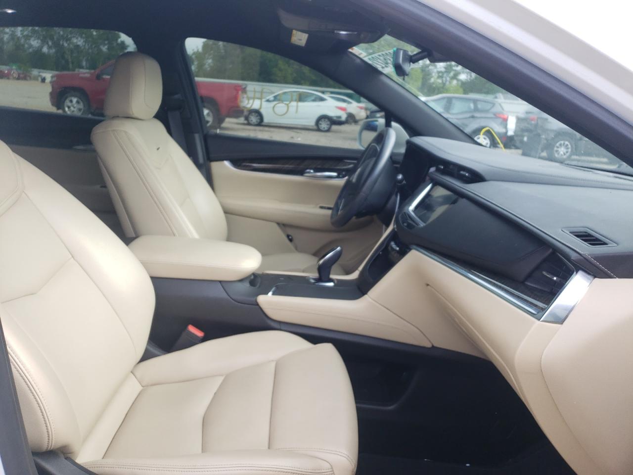 Photo 5 from auction – 2017 CADILLAC XT5 with VIN 1GYKNARS6HZ139491