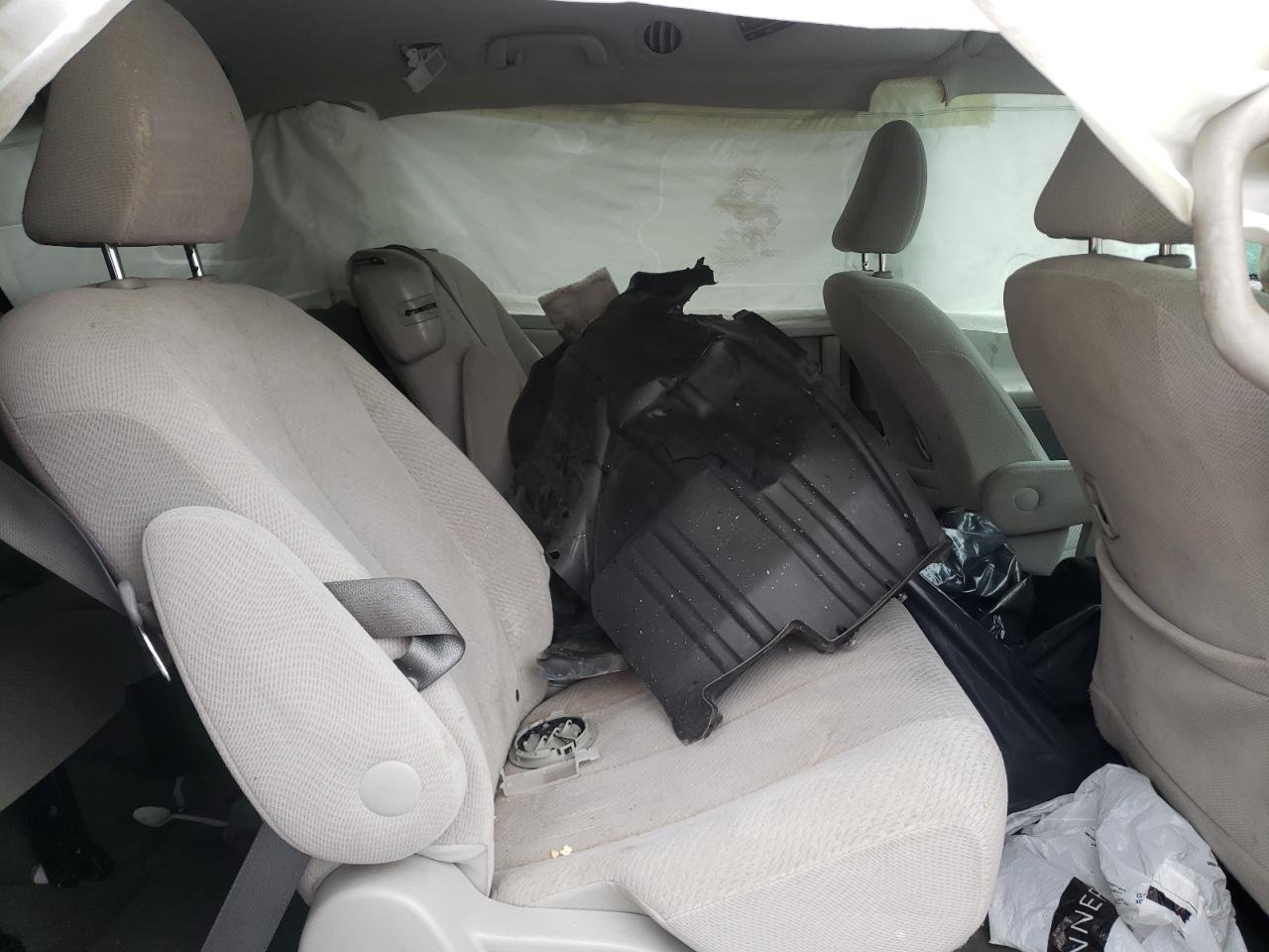 Photo 6 from auction – 2014 TOYOTA SIENNA LE with VIN 5TDKK3DCXES423326