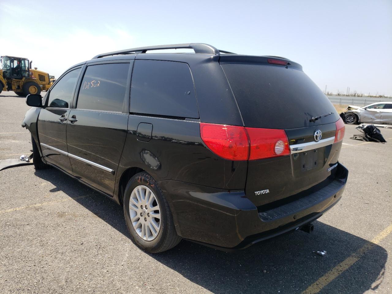 Photo 3 from auction – 2010 TOYOTA SIENNA XLE with VIN 5TDYK4CC1AS319867