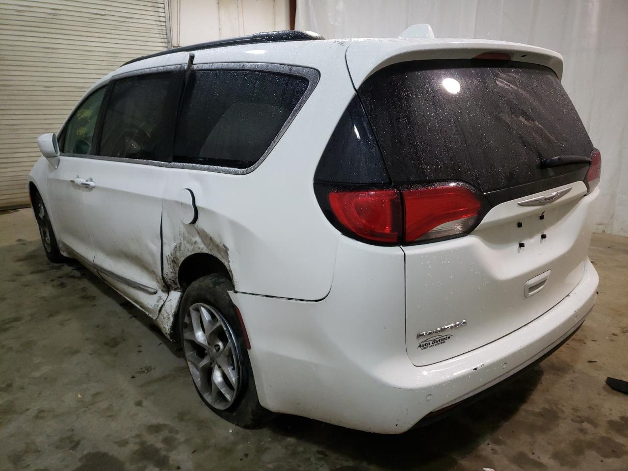 Photo 3 from auction – 2017 CHRYSLER PACIFICA T with VIN 2C4RC1BG3HR506714