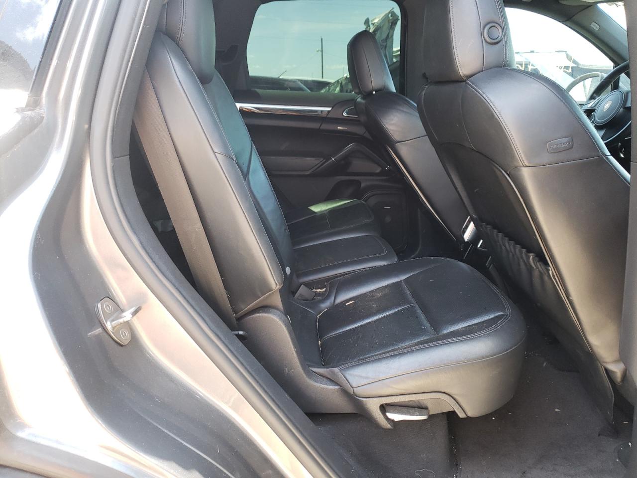 Photo 6 from auction – 2011 PORSCHE CAYENNE S with VIN WP1AB2A23BLA44746