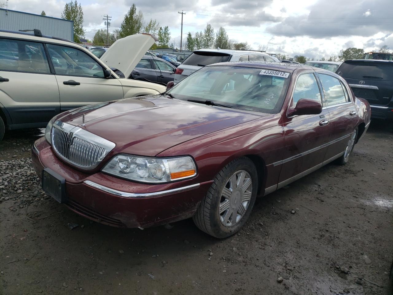 Photo 2 from auction – 2004 LINCOLN TOWN CAR U with VIN 1LNHM83W44Y650958