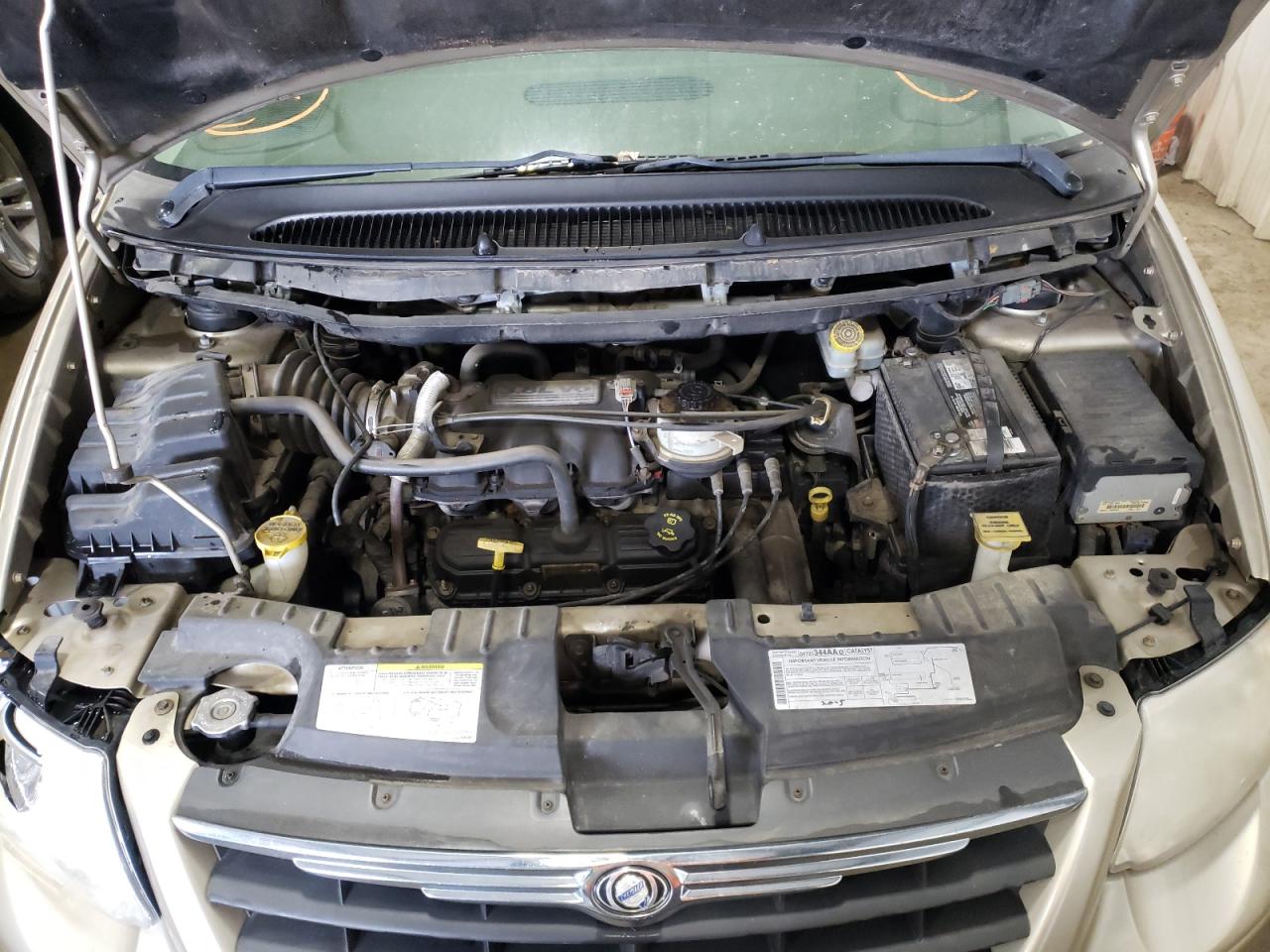 Photo 7 from auction – 2005 CHRYSLER TOWN & COU with VIN 2C4GP54L95R292756