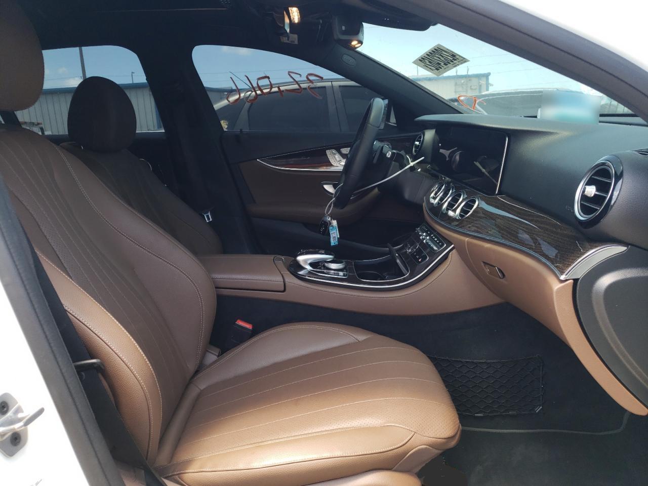 Photo 5 from auction – 2019 MERCEDES-BENZ E 300 with VIN WDDZF4JB0KA627720