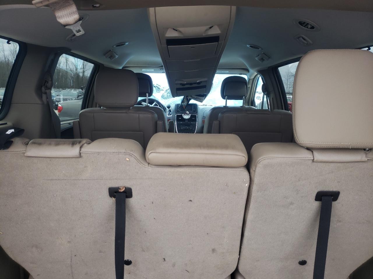 Photo 9 from auction – 2015 CHRYSLER TOWN & COU with VIN 2C4RC1CG2FR547170