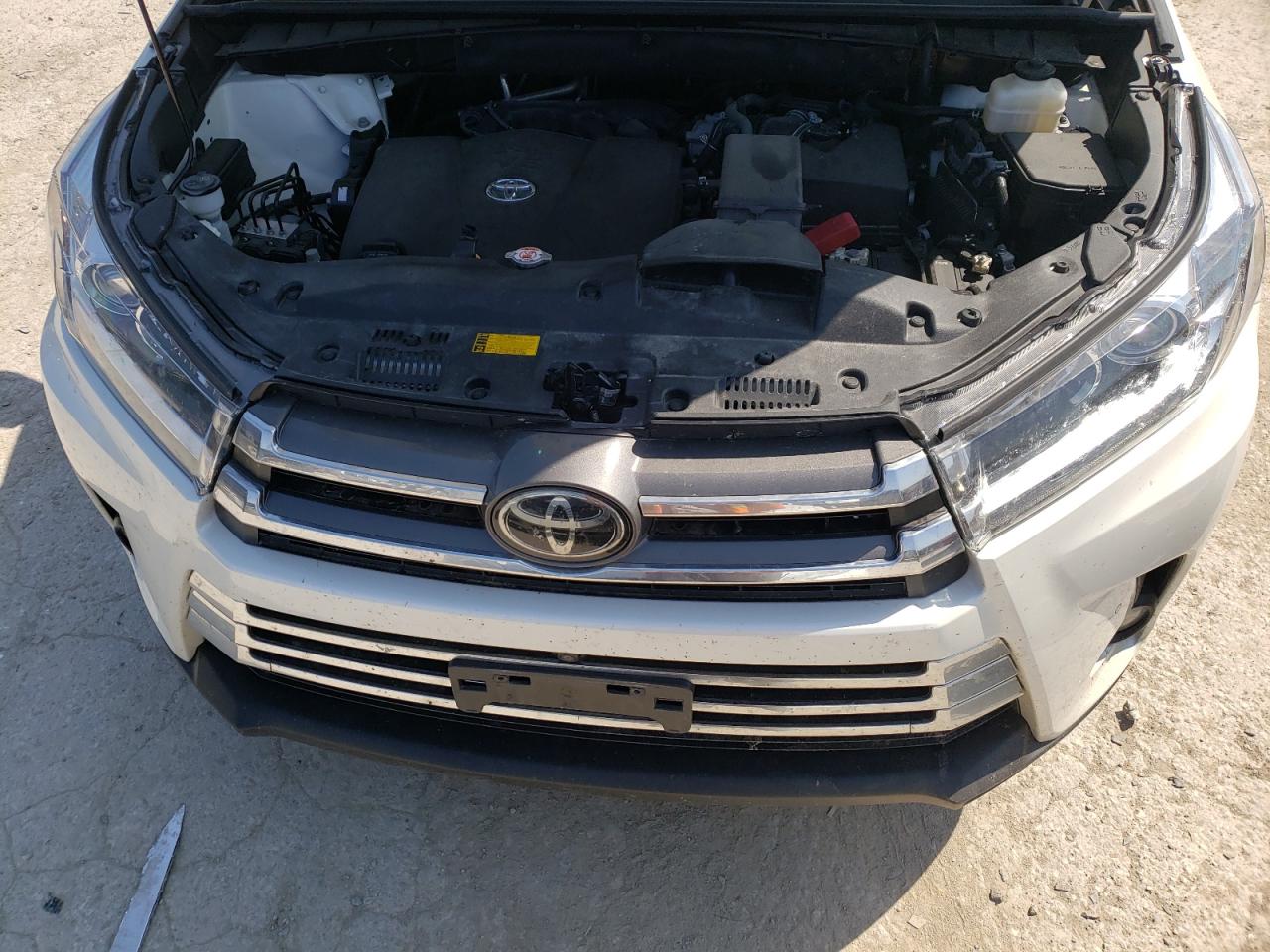 Photo 7 from auction – 2018 TOYOTA HIGHLANDER with VIN 5TDDZRFH8JS898824