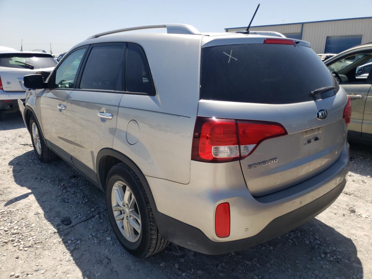 Photo 3 from auction – 2015 KIA SORENTO LX with VIN 5XYKTCA66FG653343