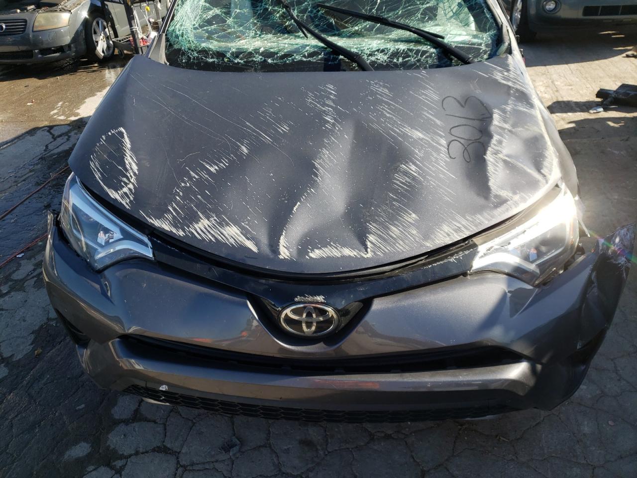 Photo 7 from auction – 2017 TOYOTA RAV4 SE with VIN 2T3JFREV2HW583013
