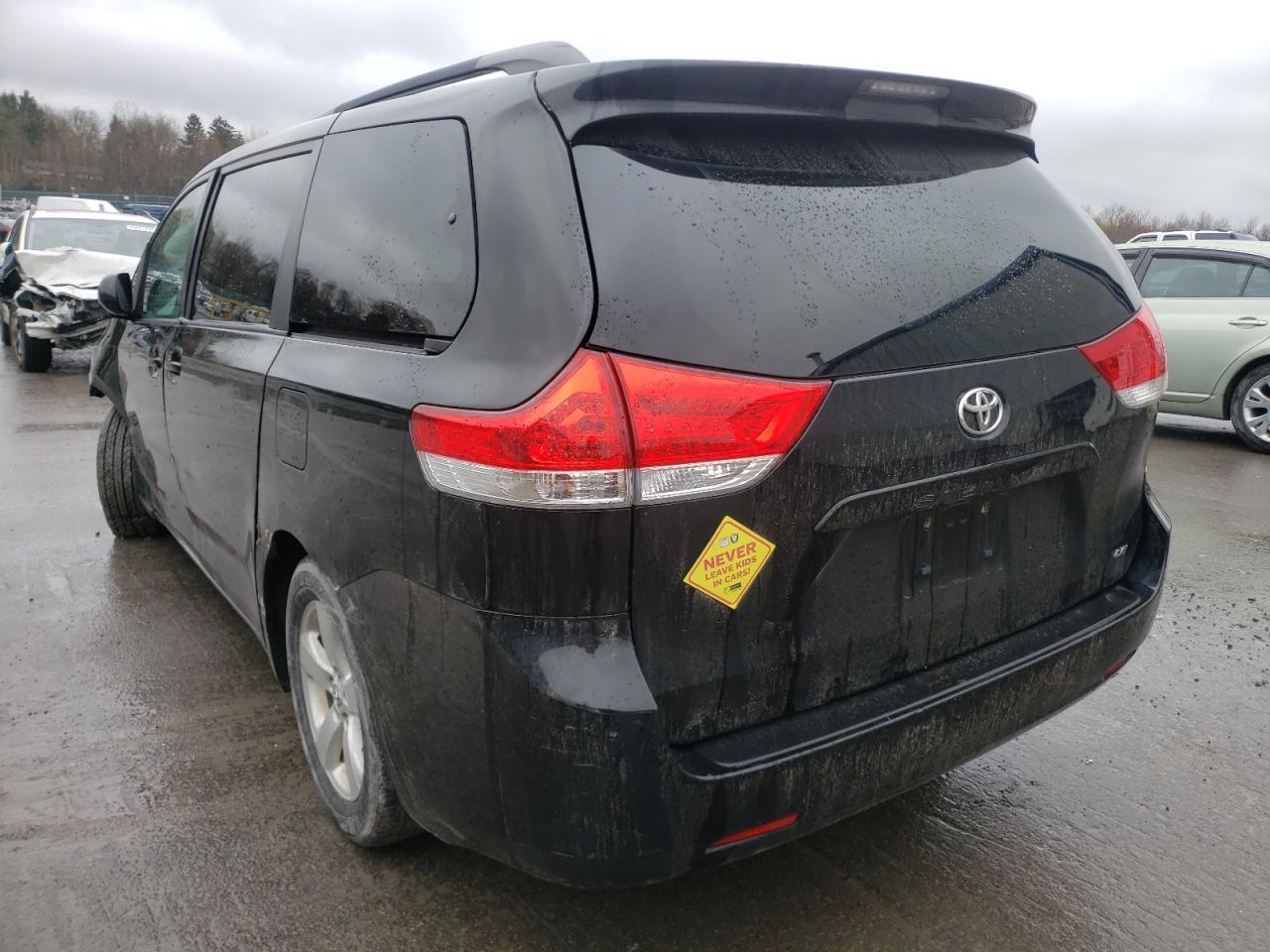 Photo 3 from auction – 2014 TOYOTA SIENNA LE with VIN 5TDKK3DCXES423326