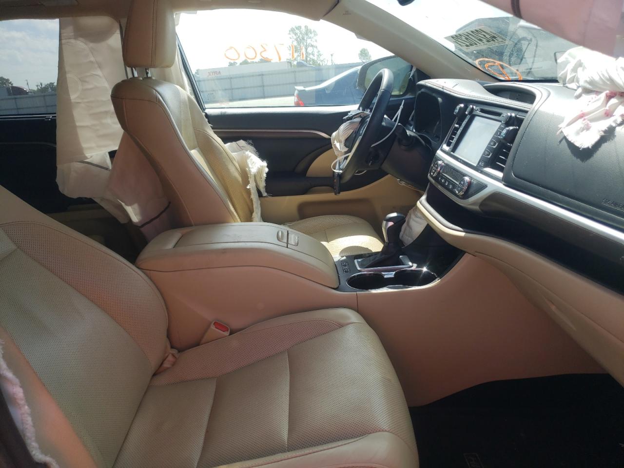 Photo 5 from auction – 2015 TOYOTA HIGHLANDER with VIN 5TDDKRFH7FS075006