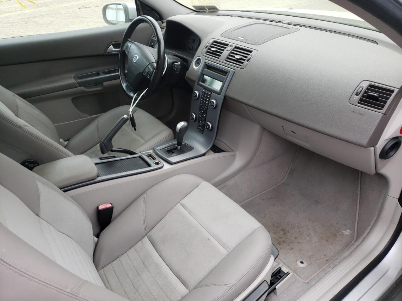 Photo 5 from auction – 2010 VOLVO C30 T5 with VIN YV1672MK9A2173299