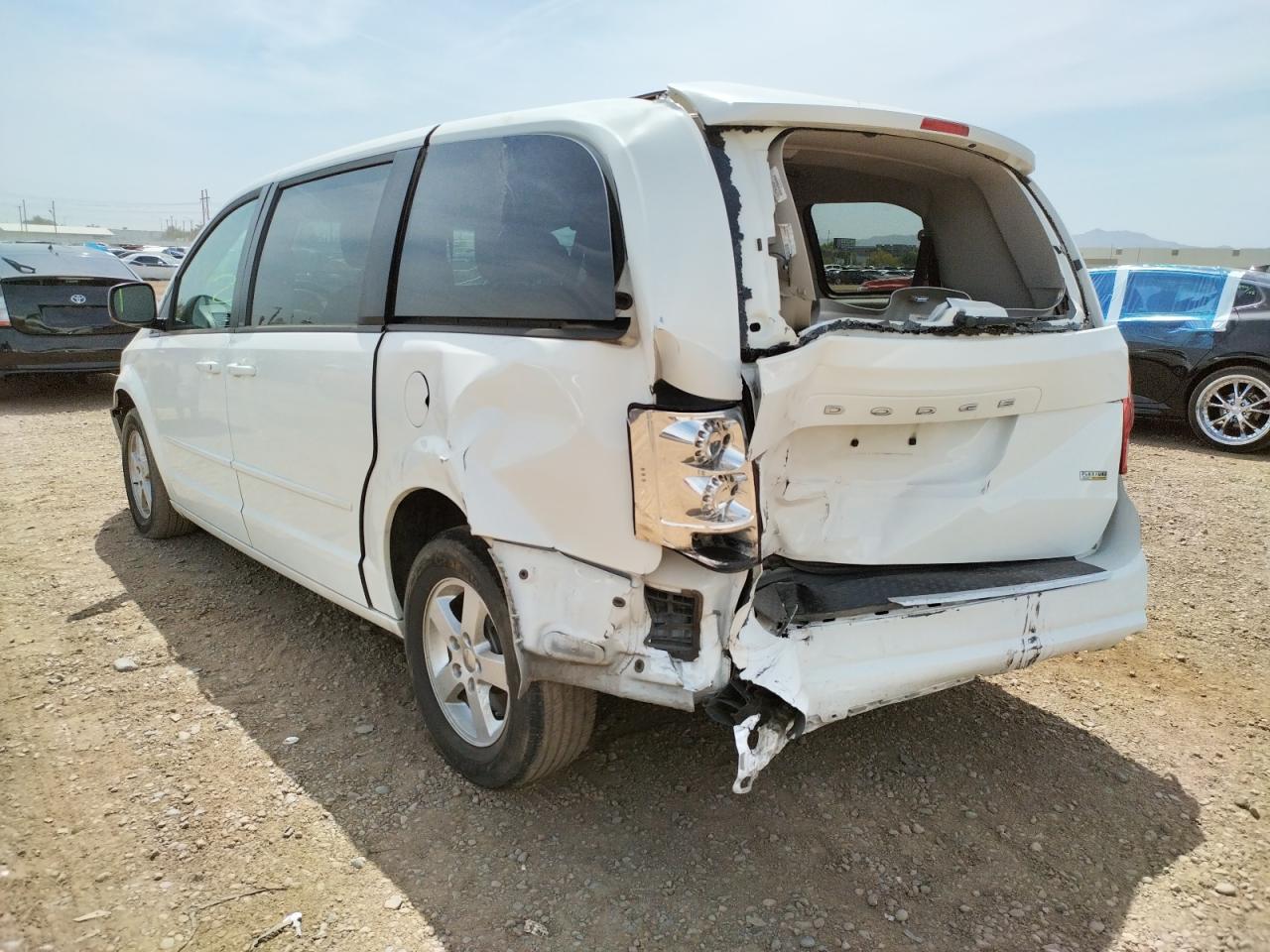 Photo 3 from auction – 2011 DODGE GRAND CARA with VIN 2D4RN3DGXBR626880