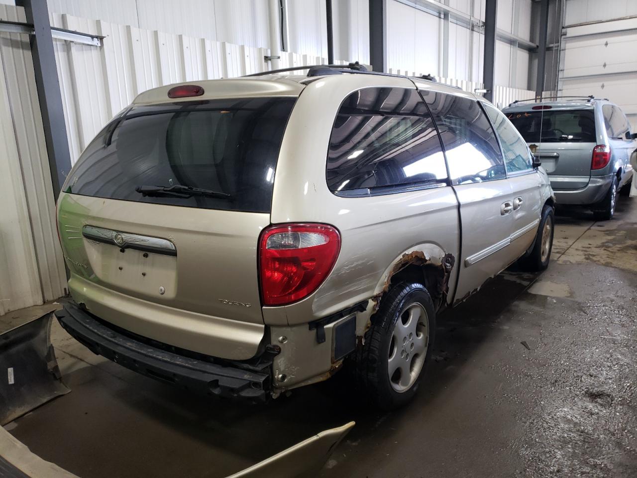 Photo 4 from auction – 2005 CHRYSLER TOWN & COU with VIN 2C4GP54L95R292756