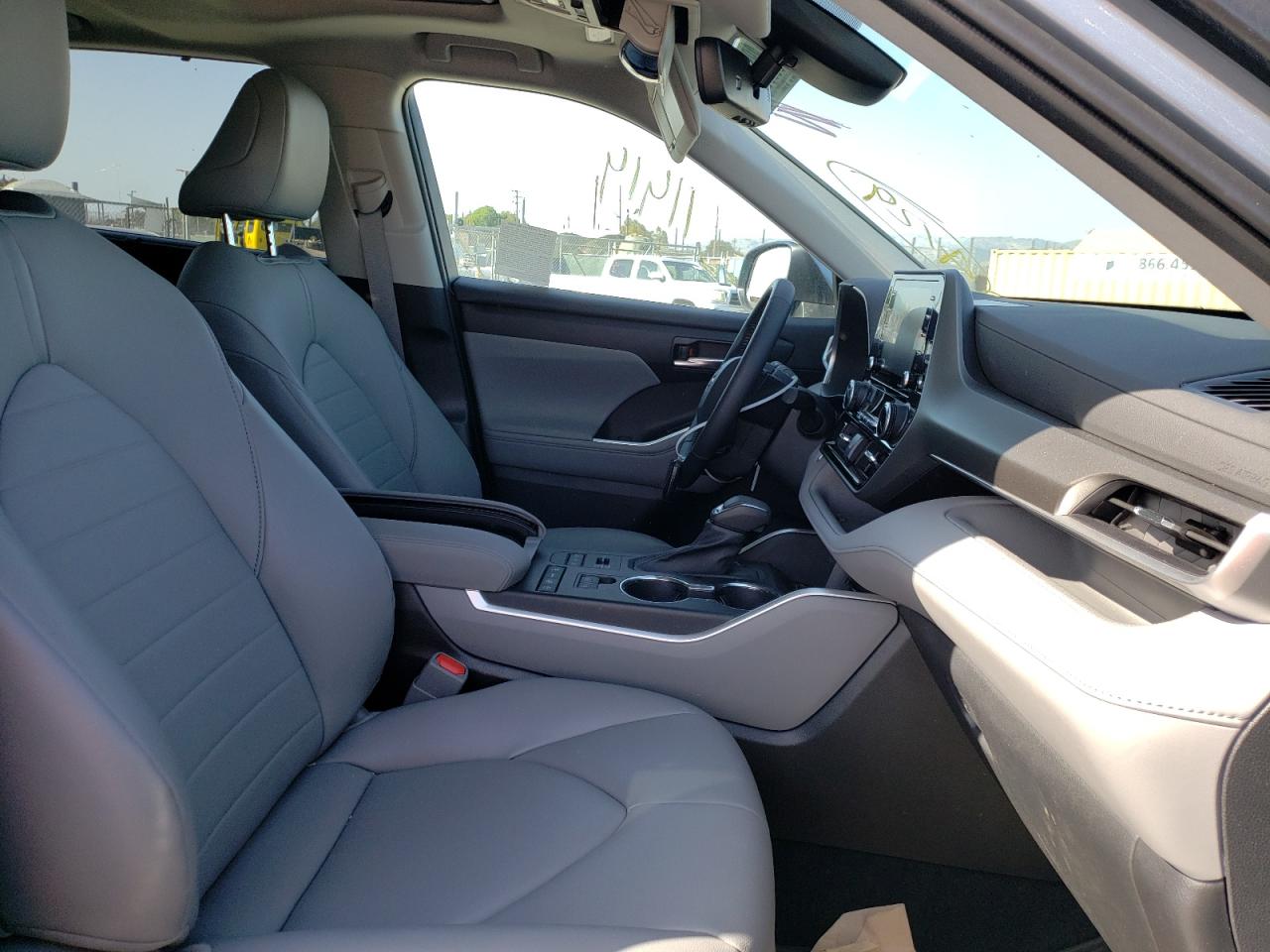 Photo 5 from auction – 2021 TOYOTA HIGHLANDER with VIN 5TDHZRBH9MS082894