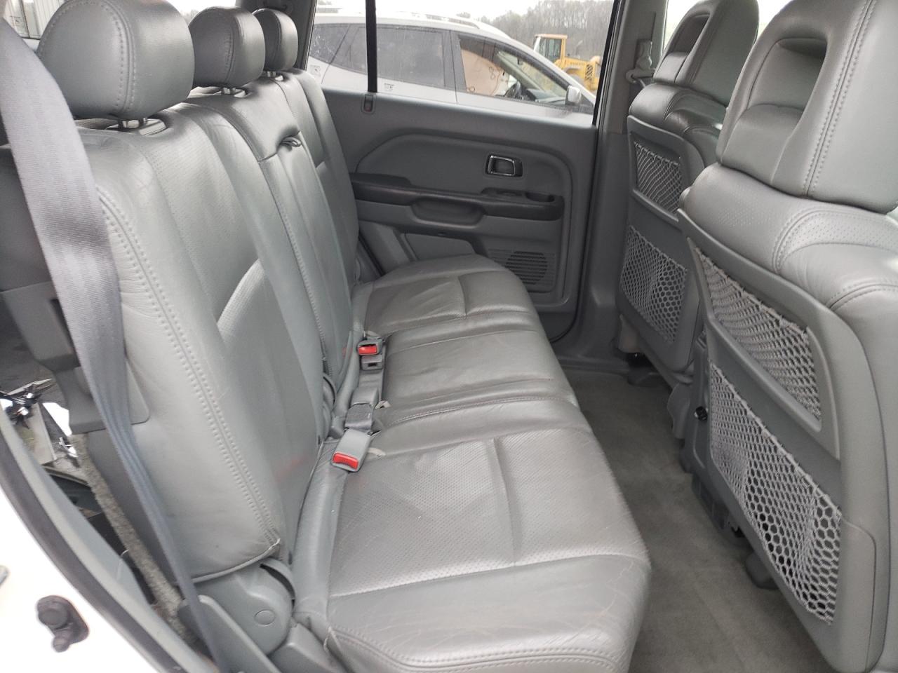 Photo 6 from auction – 2004 HONDA PILOT EXL with VIN 2HKYF185X4H526989