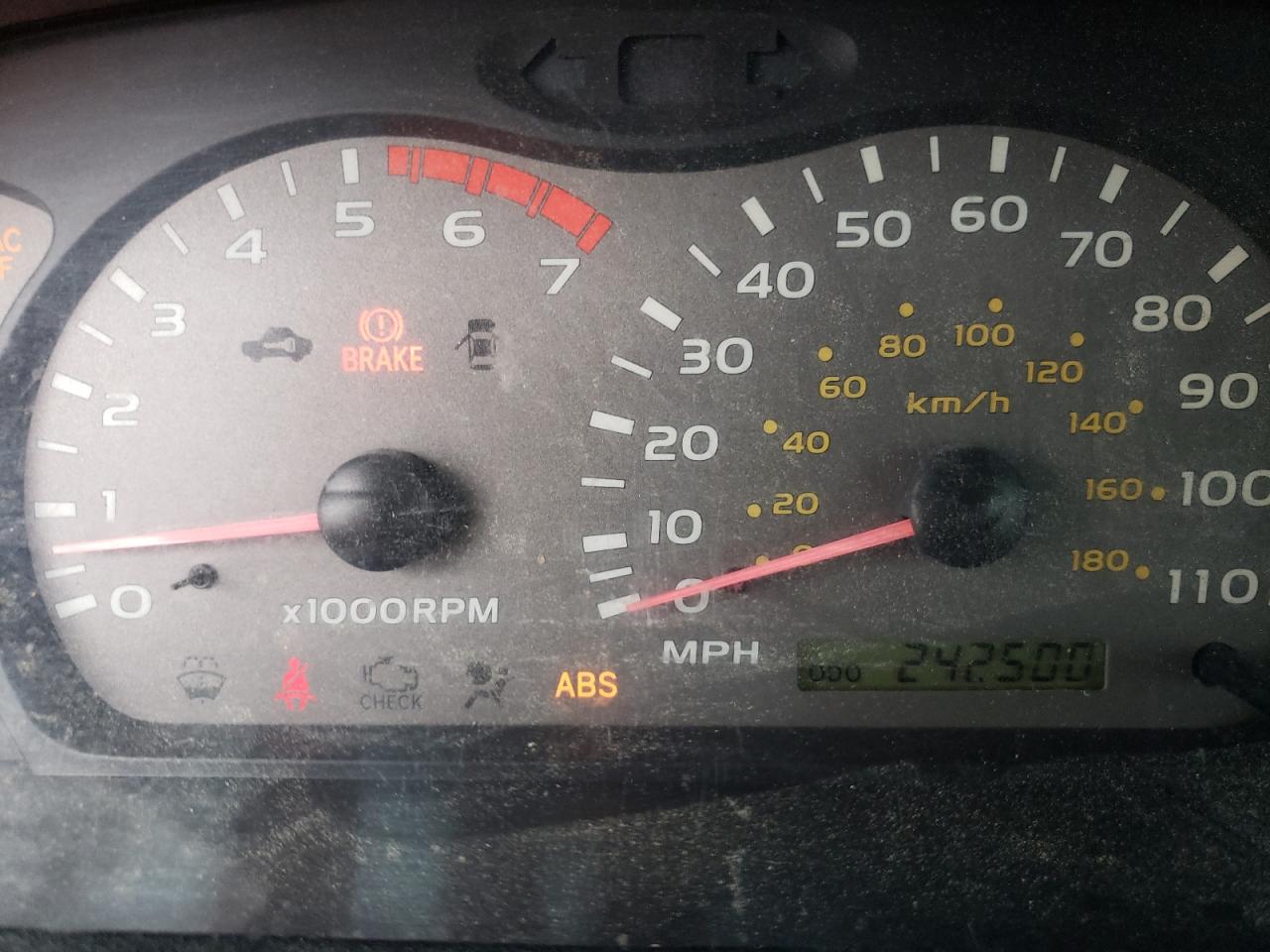 Photo 8 from auction – 2002 TOYOTA SEQUOIA SR with VIN 5TDZT34A92S090266