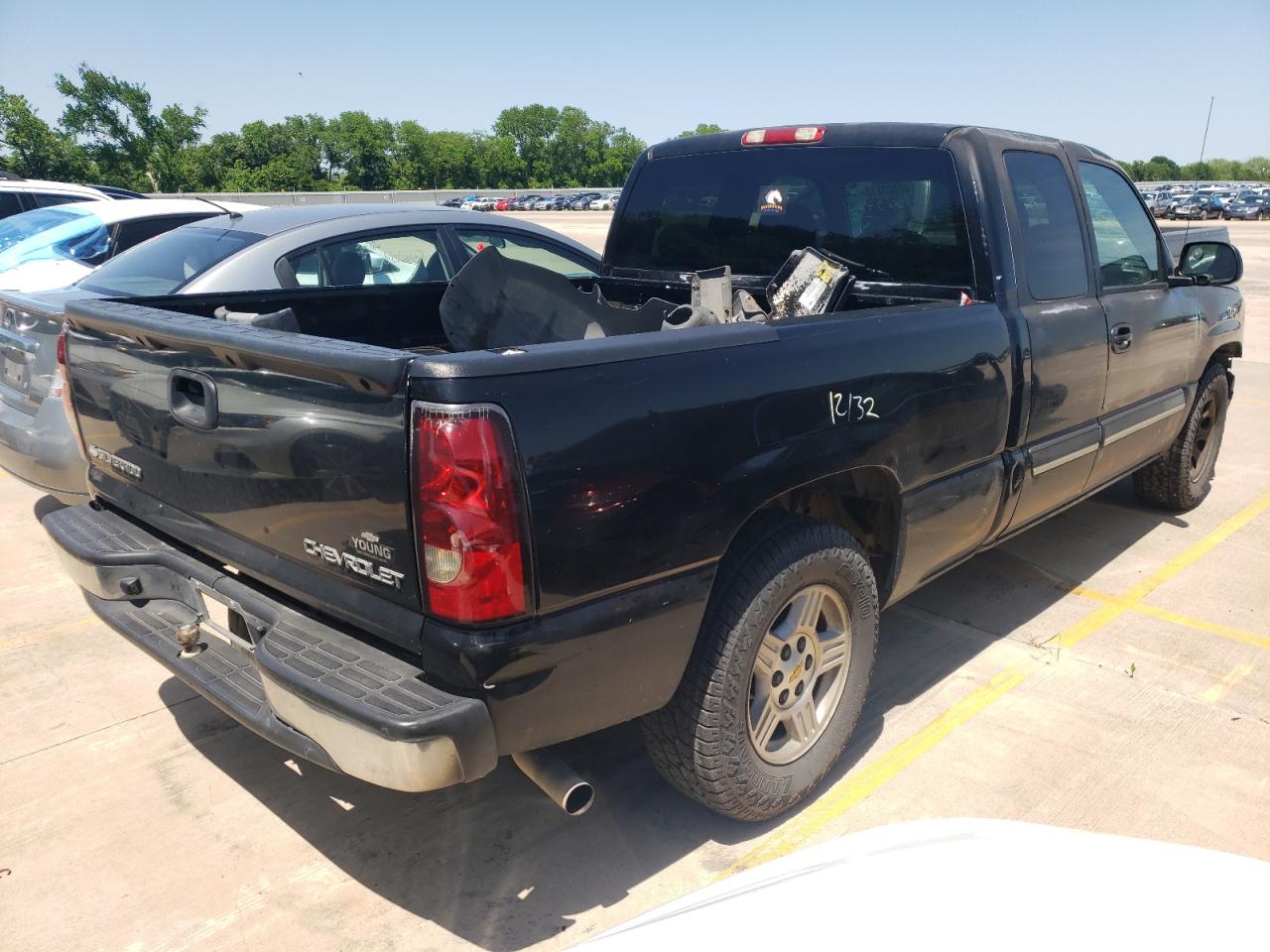 Photo 4 from auction – 2005 CHEVROLET SILVERADO with VIN 2GCEC19V151165343