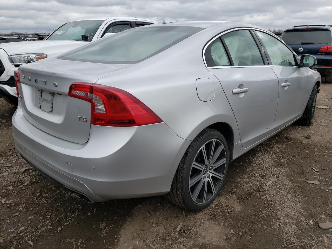 Photo 4 from auction – 2015 VOLVO S60 PLATIN with VIN YV140MFM1F1356618