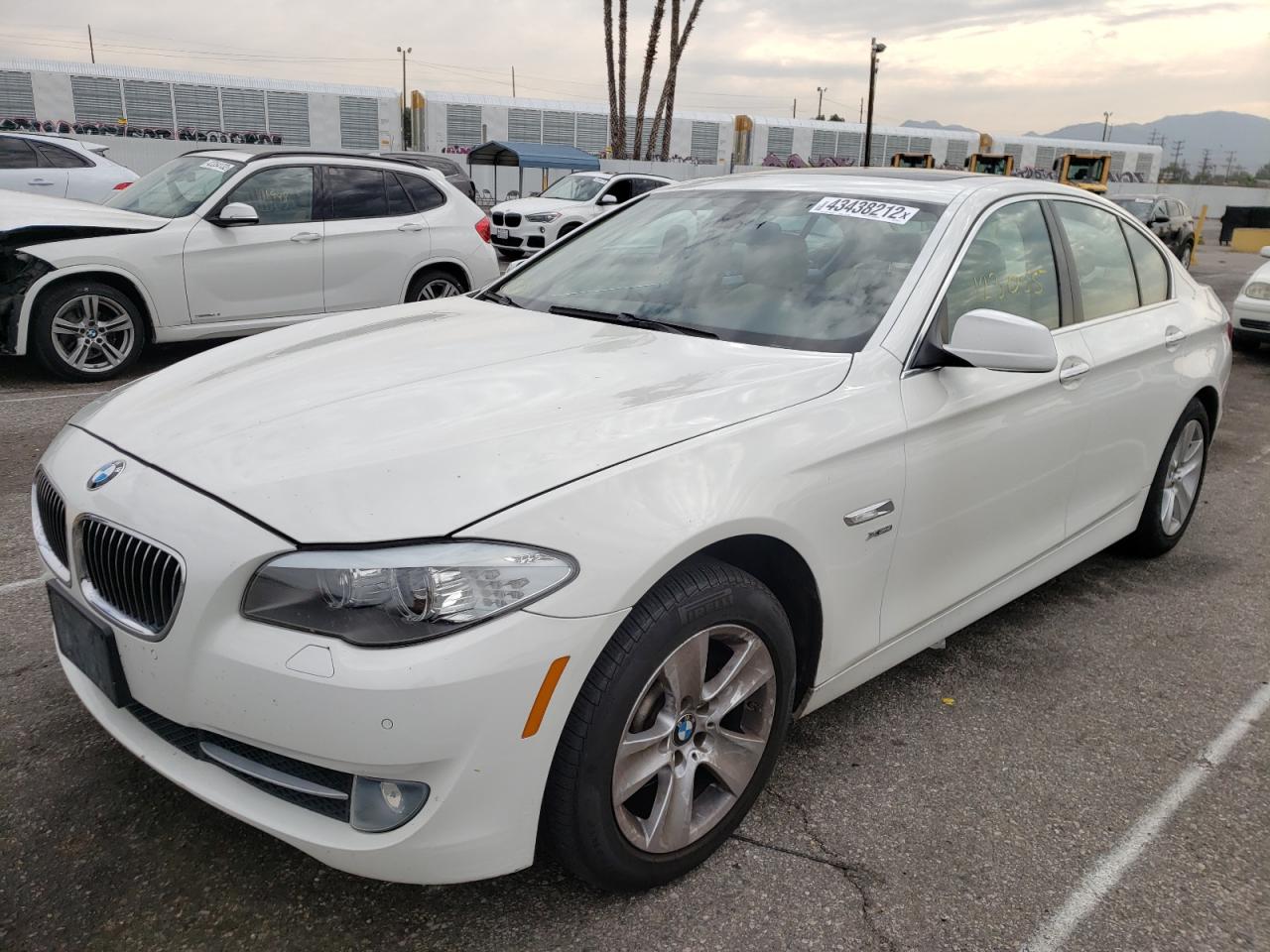 Photo 2 from auction – 2012 BMW 528 XI with VIN WBAXH5C57CDW02111