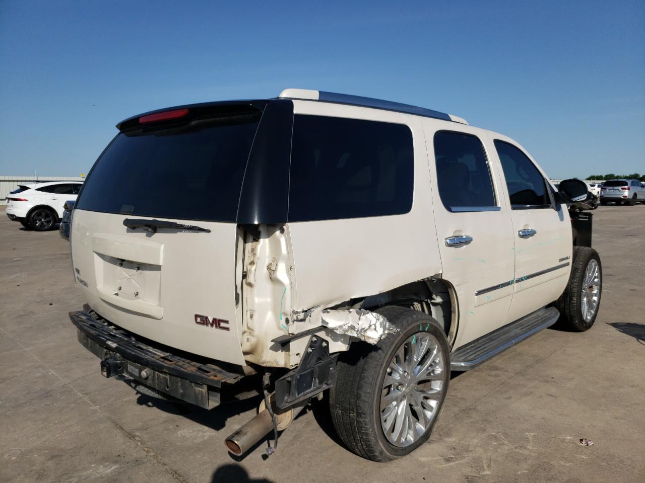 Photo 4 from auction – 2011 GMC YUKON DENA with VIN 1GKS1EEF7BR198868