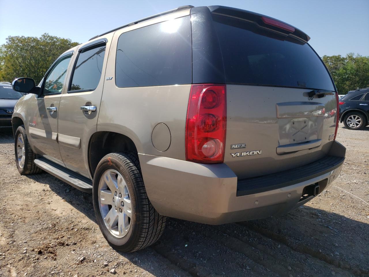 Photo 3 from auction – 2007 GMC YUKON with VIN 1GKFK13047R303556