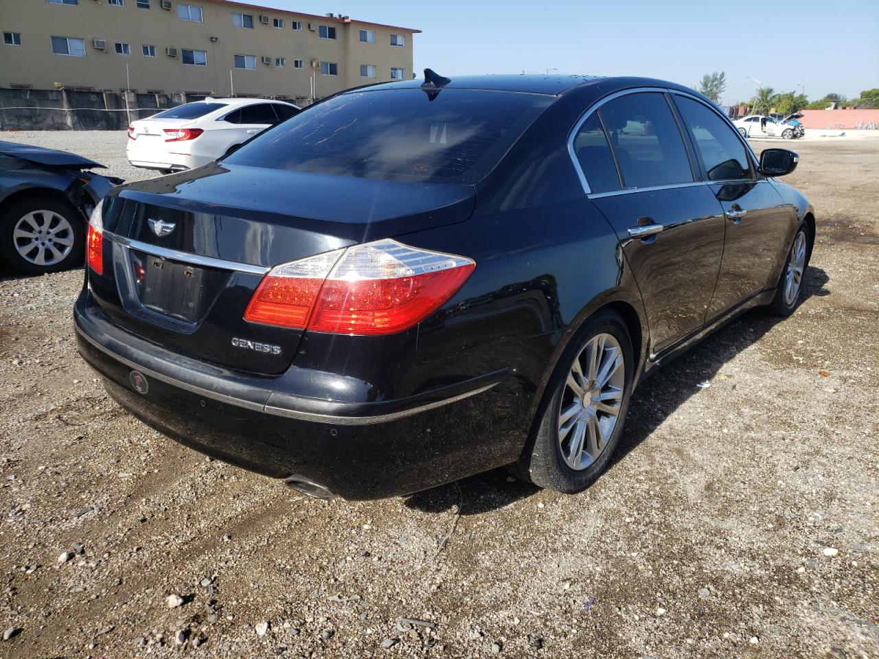 Photo 4 from auction – 2010 HYUNDAI GENESIS 3. with VIN KMHGC4DE6AU094233
