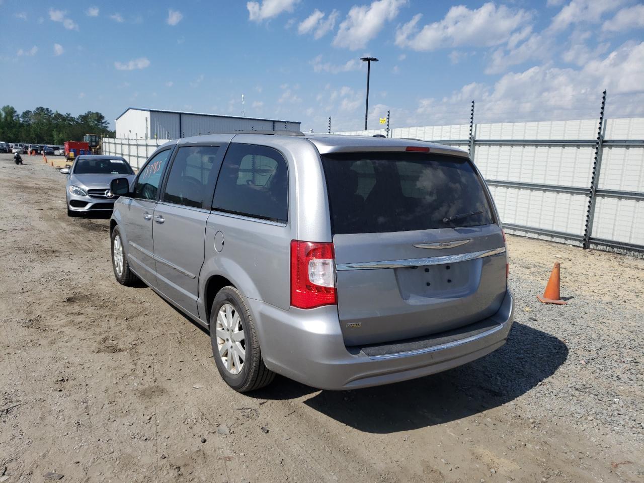 Photo 3 from auction – 2014 CHRYSLER TOWN & COU with VIN 2C4RC1BG0ER126368