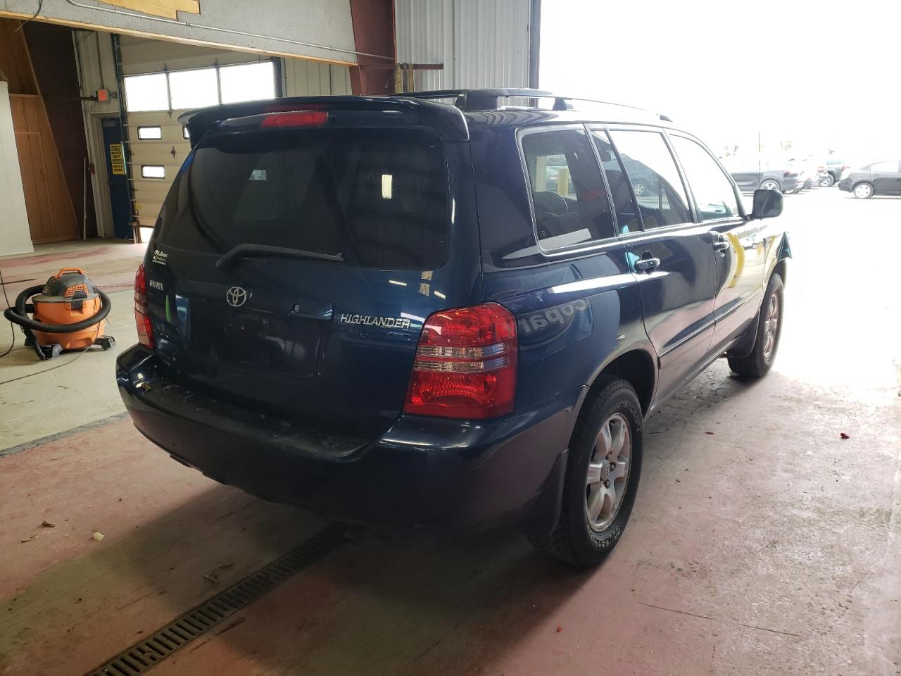 Photo 4 from auction – 2003 TOYOTA HIGHLANDER with VIN JTEGD21AX30047655
