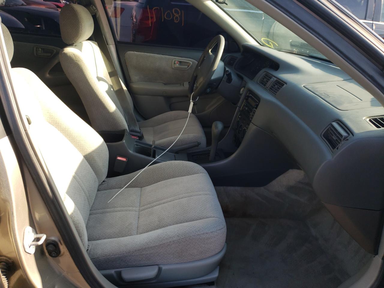 Photo 5 from auction – 2000 TOYOTA CAMRY with VIN JT2BG22K7Y0499205